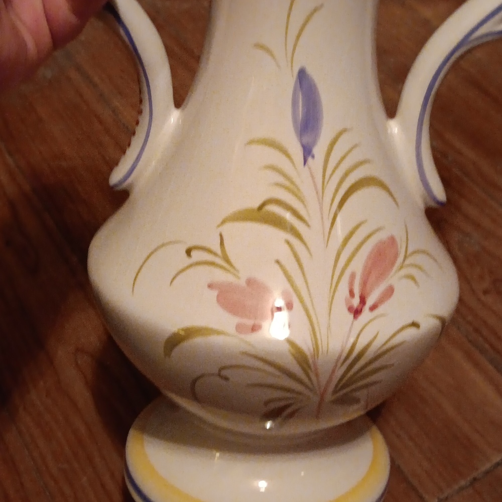 VINTAGE QUIMPER BRETONNE SITTING IN GARDEN VASE - Picture 7 of 12